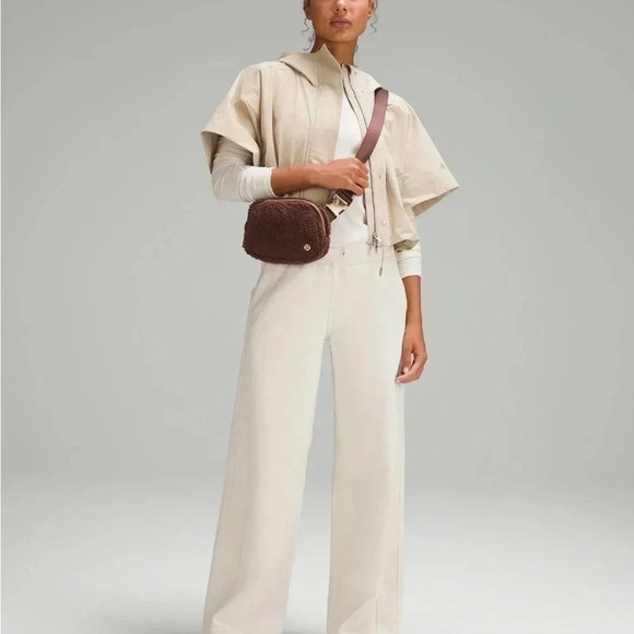 Lululemon Everywhere fleece Belt Bag Brown Earth/Gold size 1L - Picture 7 of 10